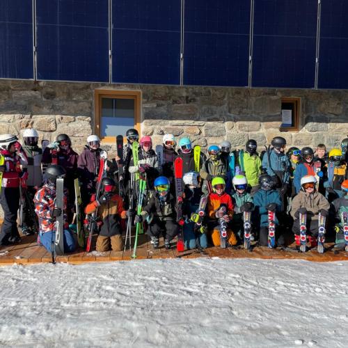 Kinder vor dem Kölner Haus
