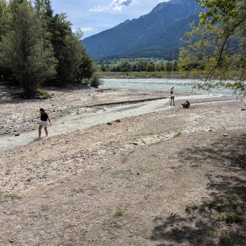 Kinder beim Stamser Wasserfall