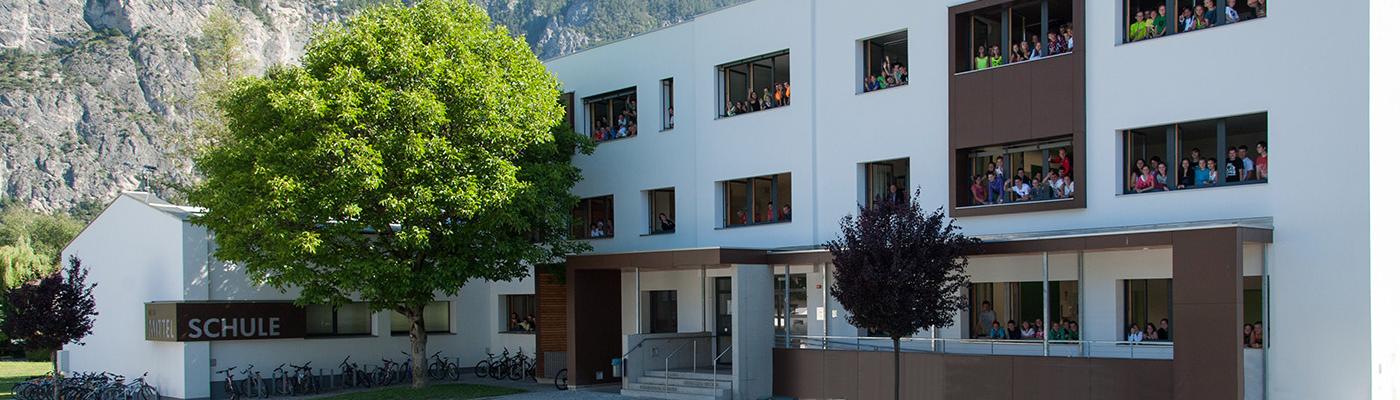 © Martin Muigg-Spörr Außenansicht Schule bearbeitet